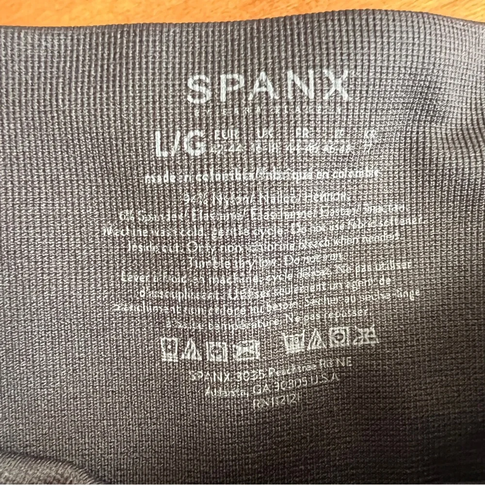 SPANX Camo Compression Athletic Shorts Large - Picture 2 of 4